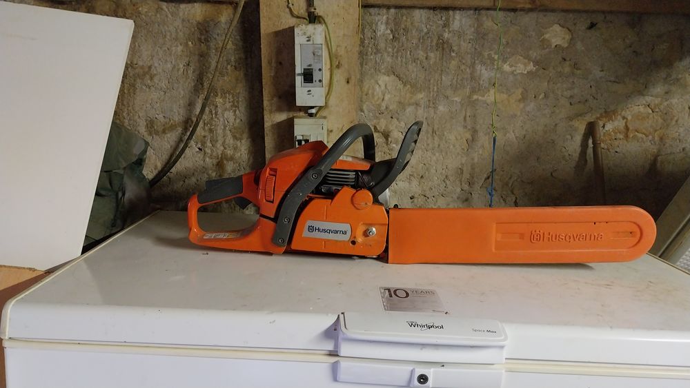 Tron�onneuse Husqvarna 400 Nogent-l�s-Montbard (21)