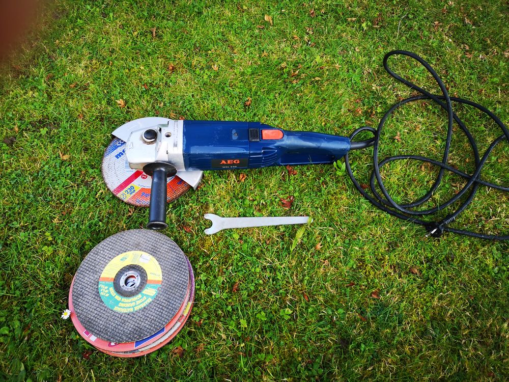 TRONCONNEUSE A M�TAUX AEG 120 Juran�on (64)