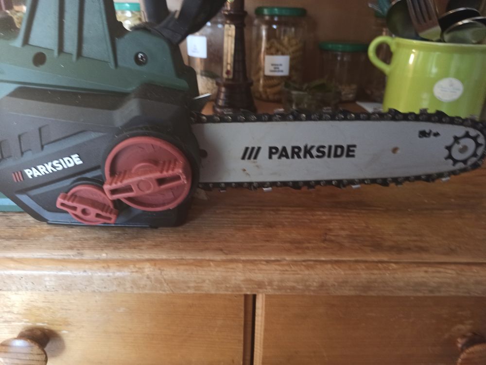 Tron�onneuse Parkside avec batterie et chargeur 
80 Gensac (33)