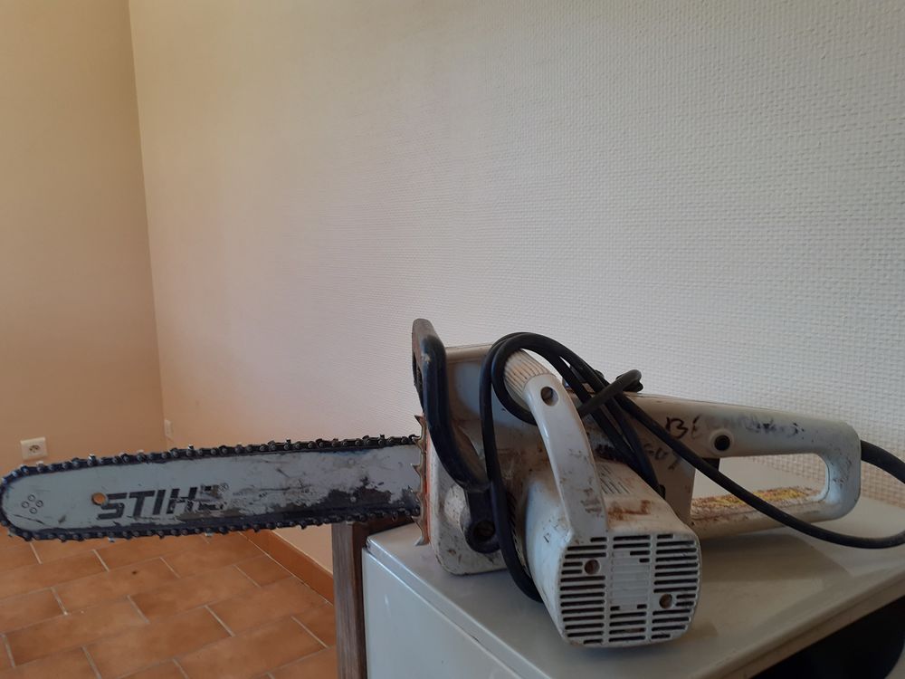 Tron�onneuse STIHL �lectrique 50 Digne-les-Bains (04)