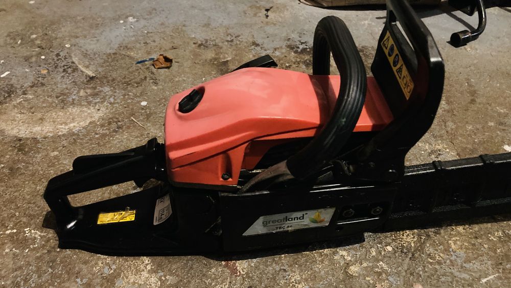 tron�onneuse thermique. Bon �ta 40 Corbeilles (45)