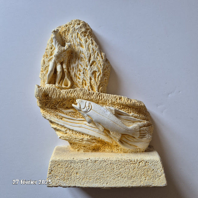 Troph� pour concours de p�che , truites, en pierre reconstit 20 Saumur (49)