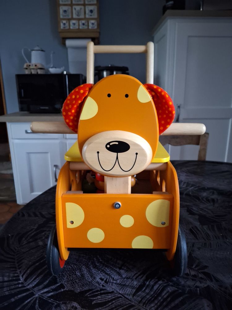 Trotteur marche b�b� en bois 12 Melleville (76)