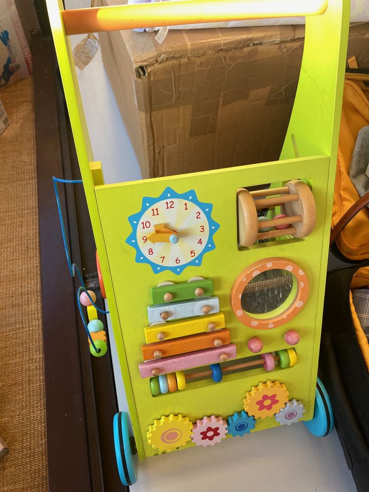 Trotteur / marcheur / pousseur en bois, id�al pour aider les 13 Sarralbe (57)