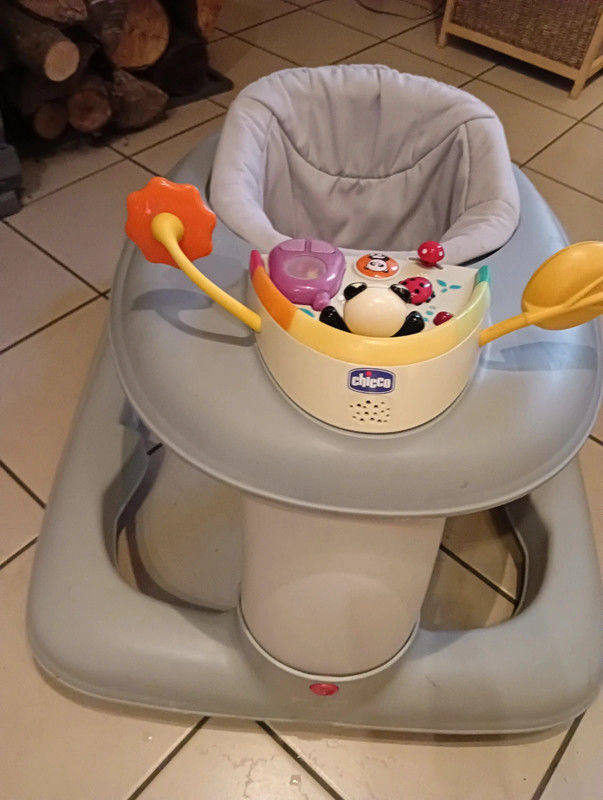 Trotteur 123 silver �volutif Chicco 40 B�g�-la-Ville (01)