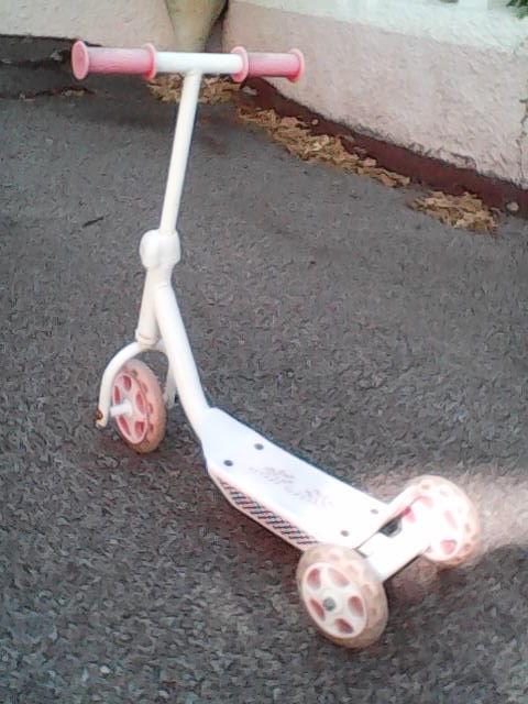 Trottinette enfant 3 roues 
10 Vallauris (06)