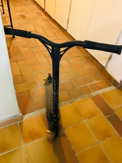Trottinette Hades d'occasion bon �tat
0 Mazeray (17)