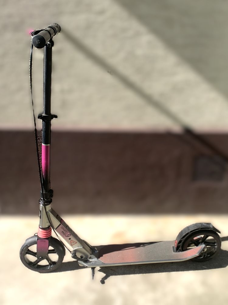 Trottinette Oxelo MID9 rose pliable avec b�quille + casque - 55 Villiers-sur-Marne (94)