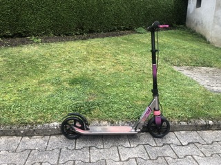 Trottinette Robuste Rose et Noir 45 Saint-Jean-d'Aulps (74)