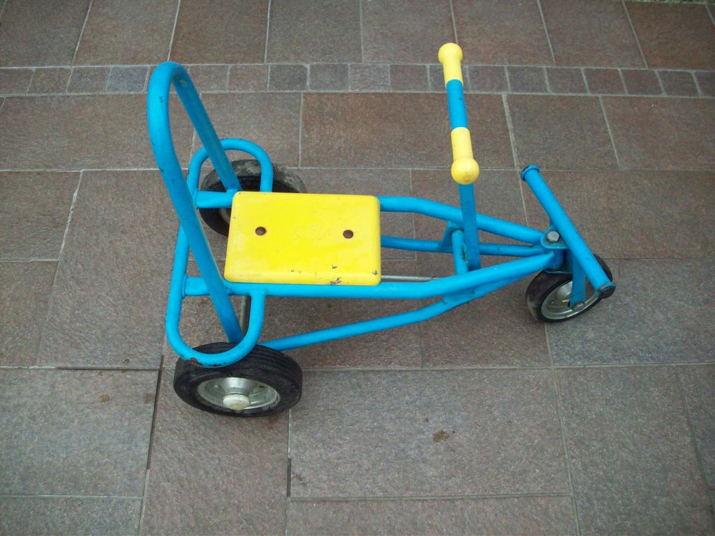 Trottinette Trois Roues Enfant Bleue et Jaune 0 Allouagne (62)
