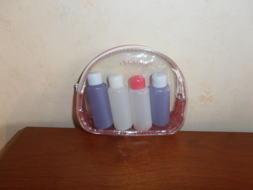 Trousse Clarins et flacons de voyage 1 (63) 5 Tours (37)