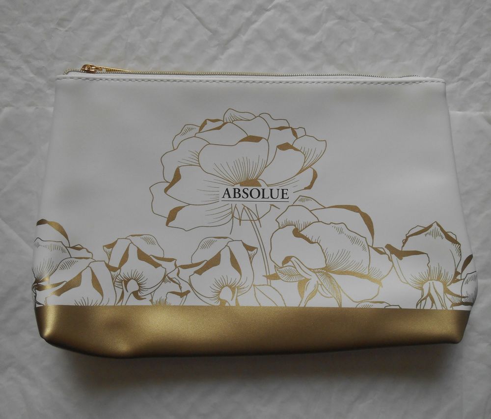 Trousse Lanc�me absolue
dimensions : Ht.17 X Larg. 24 X Prof 6 Villejuif (94)