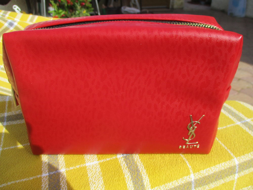 Trousse � Maquillage Effet Cuir Rouge - Neuve 27 La Fert�-Alais (91)
