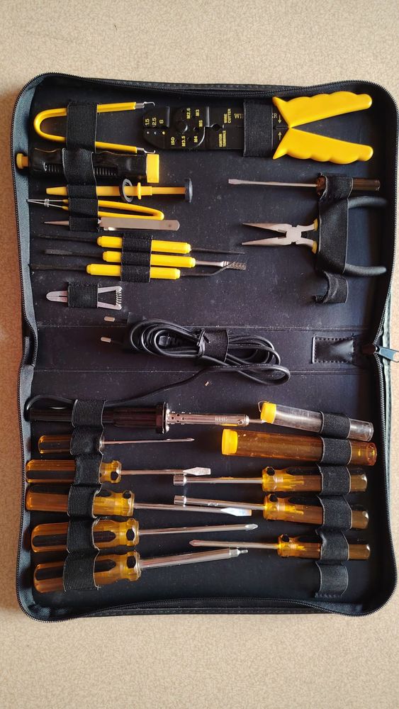 Trousse � outils.
12 Chen�ve (21)