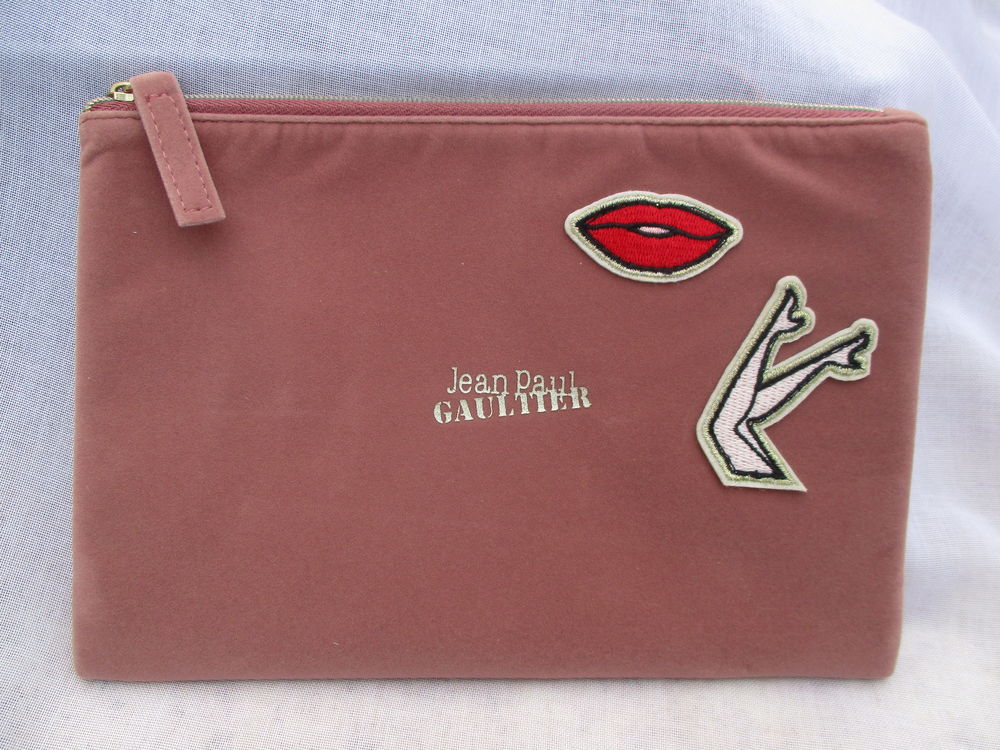 Trousse/Pochette Maquillage avec D�cor sur une face - Neuve 15 La Fert�-Alais (91)