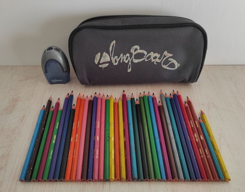 Trousse + taille-crayons + 37 crayons (le lot) 3 Metz (57)