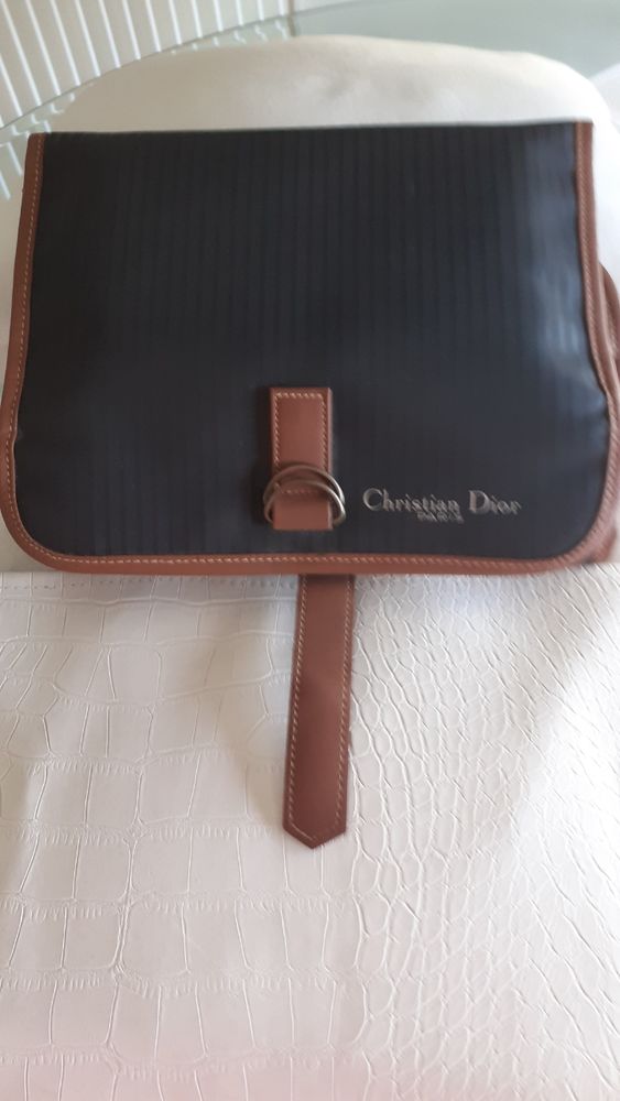 TROUSSE DE  TOILETTE   Christian Dior  Paris. �TAT NEUF 19 Le Cannet (06)