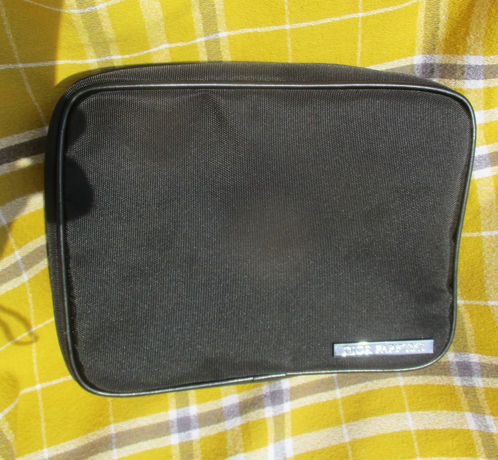 Trousse de Toilette Doubl�e - Neuve 35 La Fert�-Alais (91)