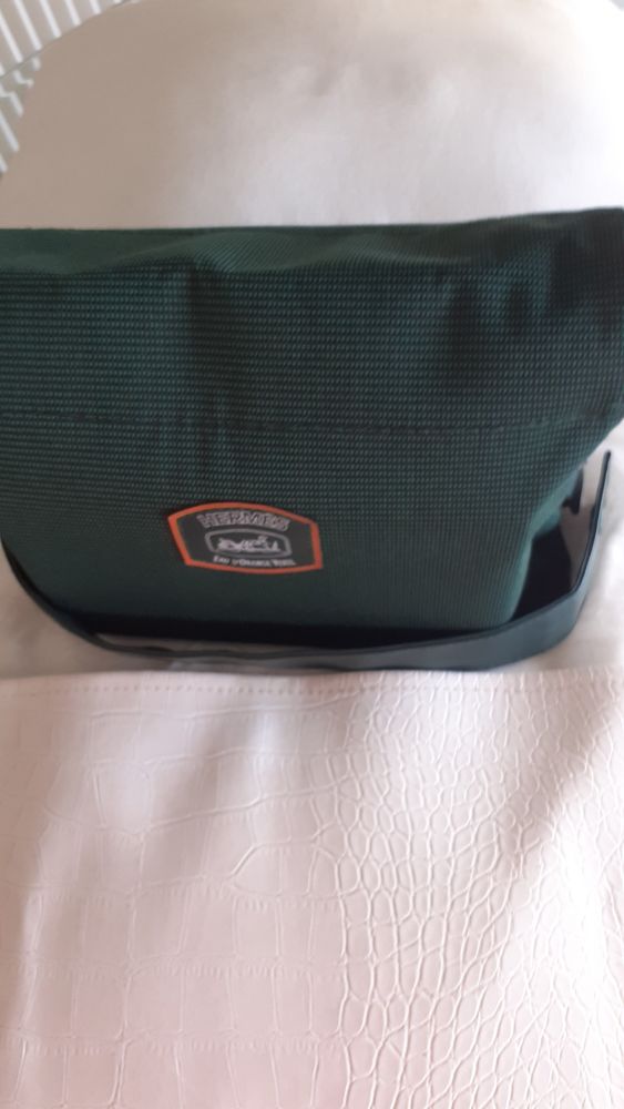 TROUSSE DE TOILETTE  HERM�S  NEUVE 23 Le Cannet (06)
