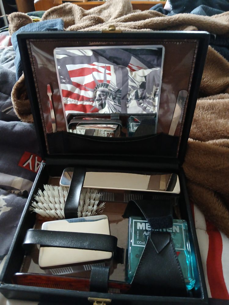 Trousse de toilette homme en cuir 25 Saint-Quentin (02)