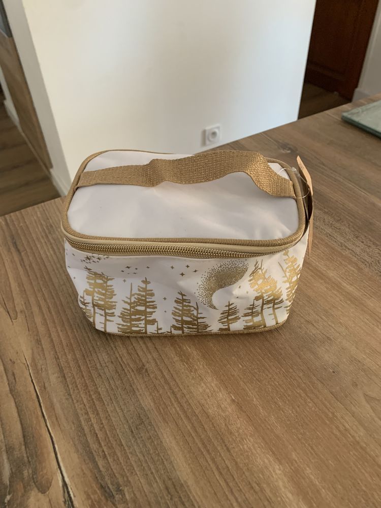 Trousse de toilette   Yves Rocher   - Couleur blanc / 4 Saleilles (66)