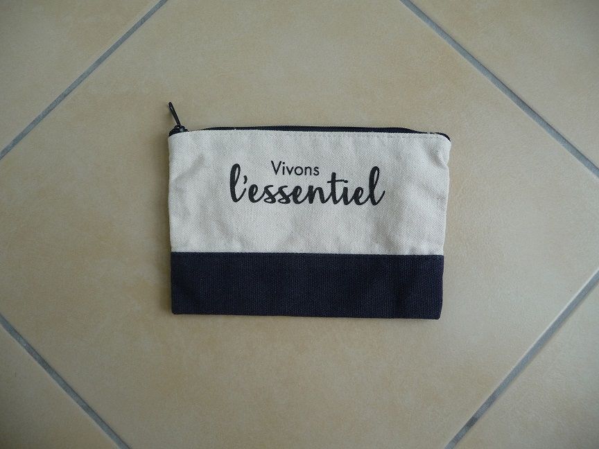 Trousse Vivons l'essentiel marque Cama�eu - Neuve 6 Celles-sur-Belle (79)