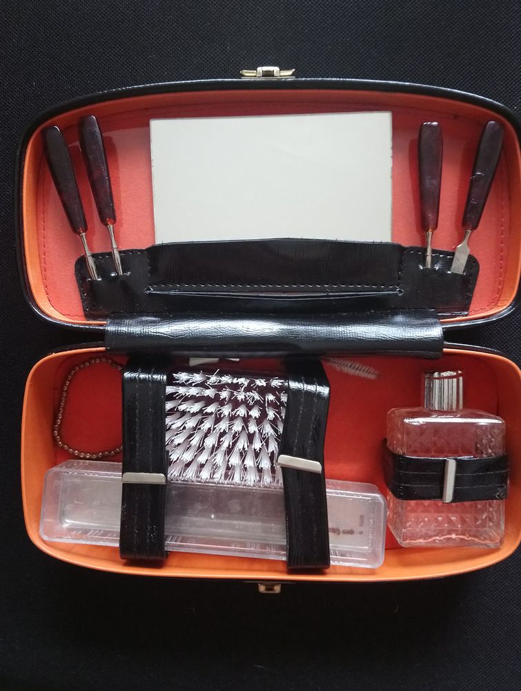 Trousse de voyage compl�te 32 La Courneuve (93)