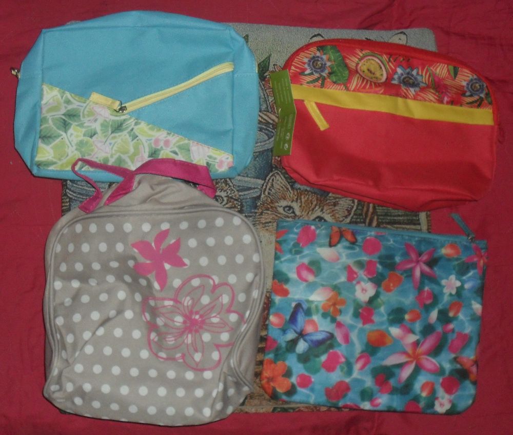 4 trousses de toilette
NEUVES 20 Montreuil (93)