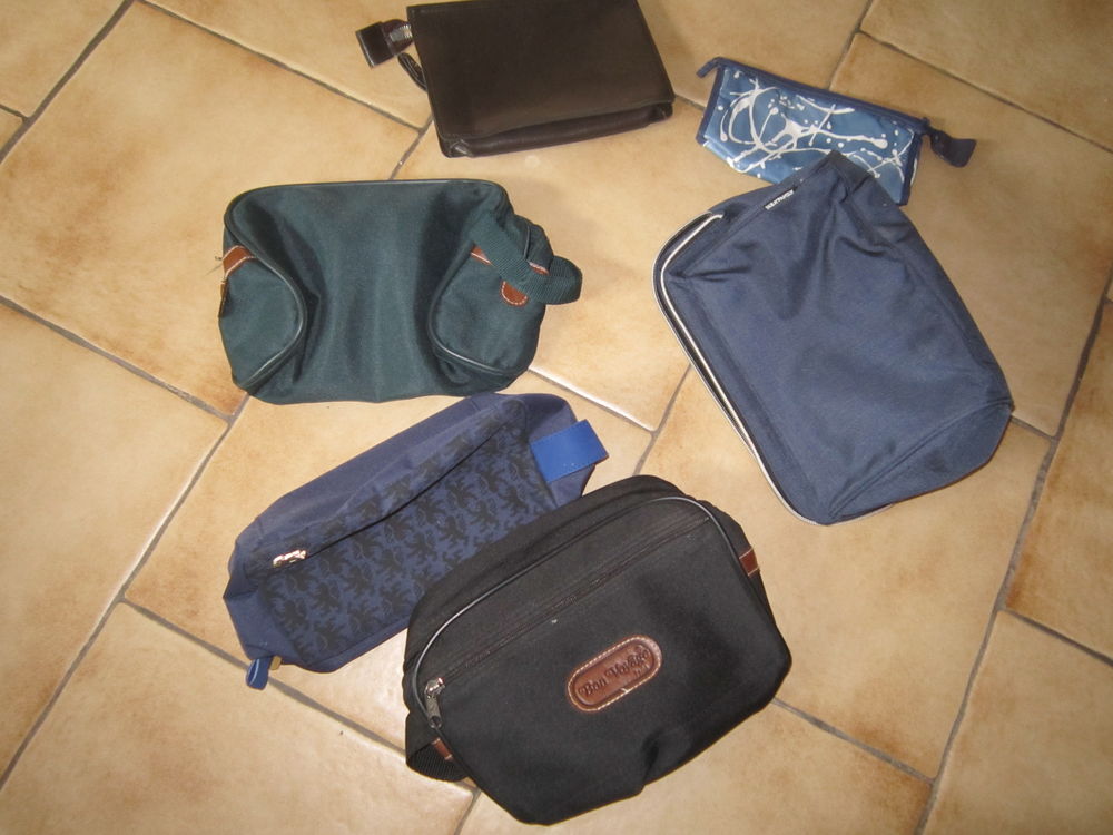 Un lot de 5 trousses de toilette 10 Brignais (69)