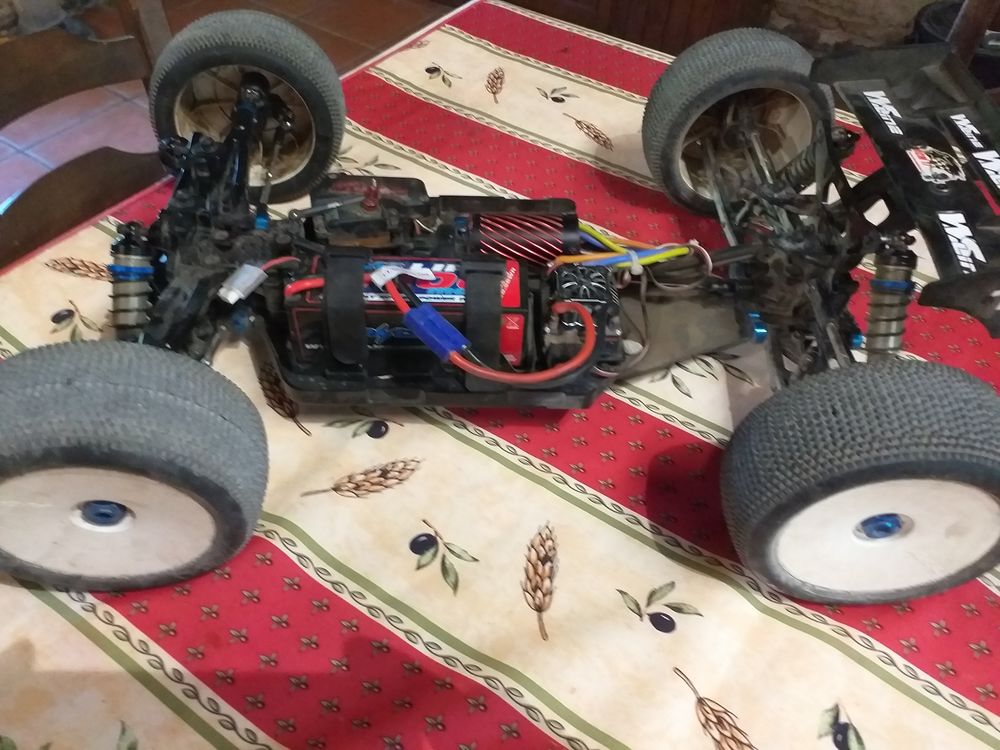 truggly associated RC8E 385 Sonnac (17)