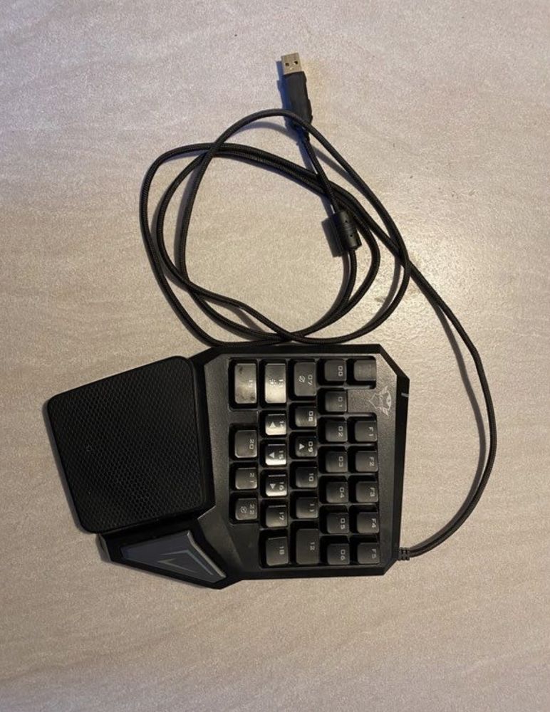 Trust gaming GXT 888 Assa Led lumineux Anti ghosting macros 25 Montpellier (34)