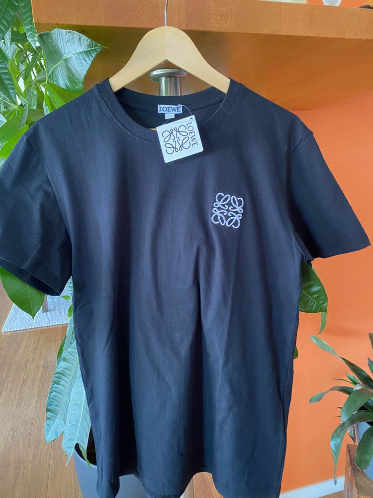 Tshirt Mode Loewe NOIR Taille M 25 Bellerive-sur-Allier (03)