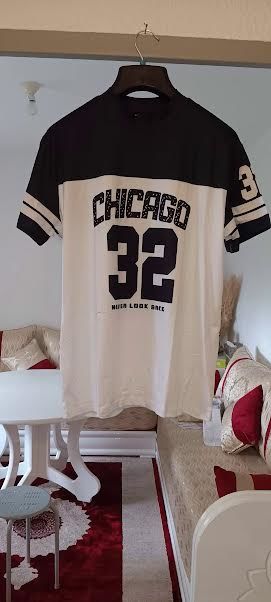 Tshort Chicago 32 Never Look Back- Taille M - 15 Y - Neuf 15 N�mes (30)