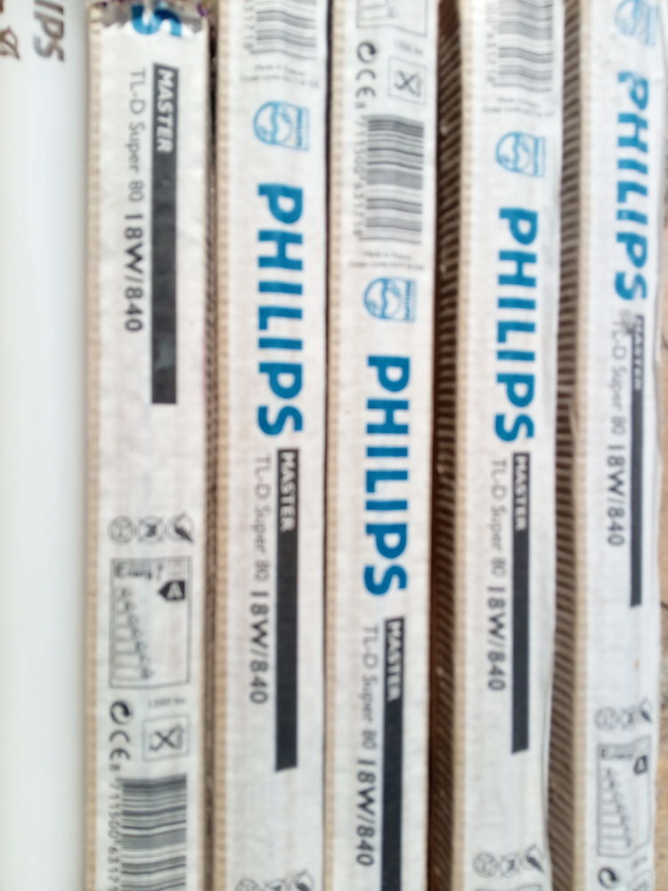  Tubes Fluorescents n�ons Philips18 W/840 59 cm blanc froid 2 Saint-Priest-sous-Aixe (87)