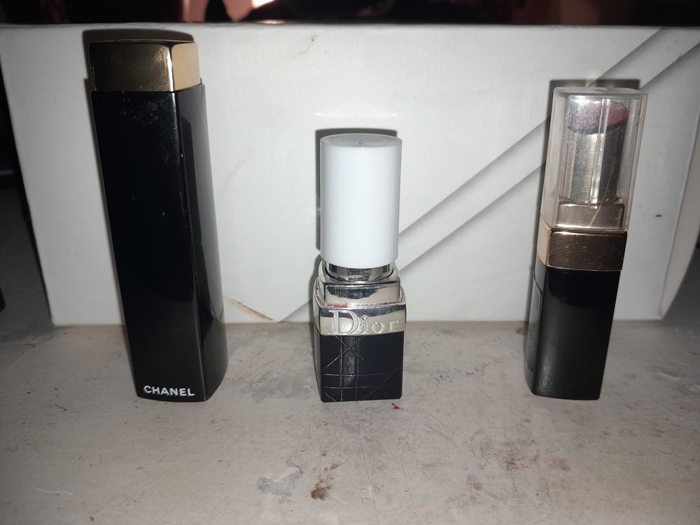 Tubes rouges a l�vres de marques 3 Dijon (21)