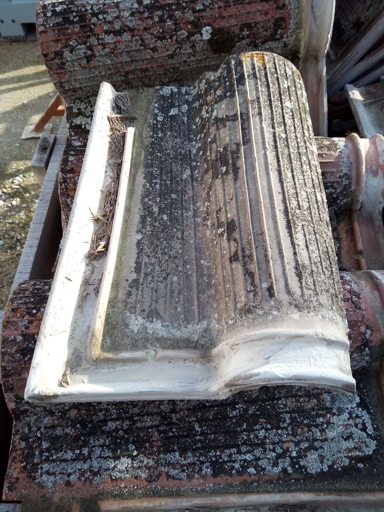 Tuile 'Romane' � la surface stri�e pour la r�novation ???? 1 Ch�teaurenard (13)