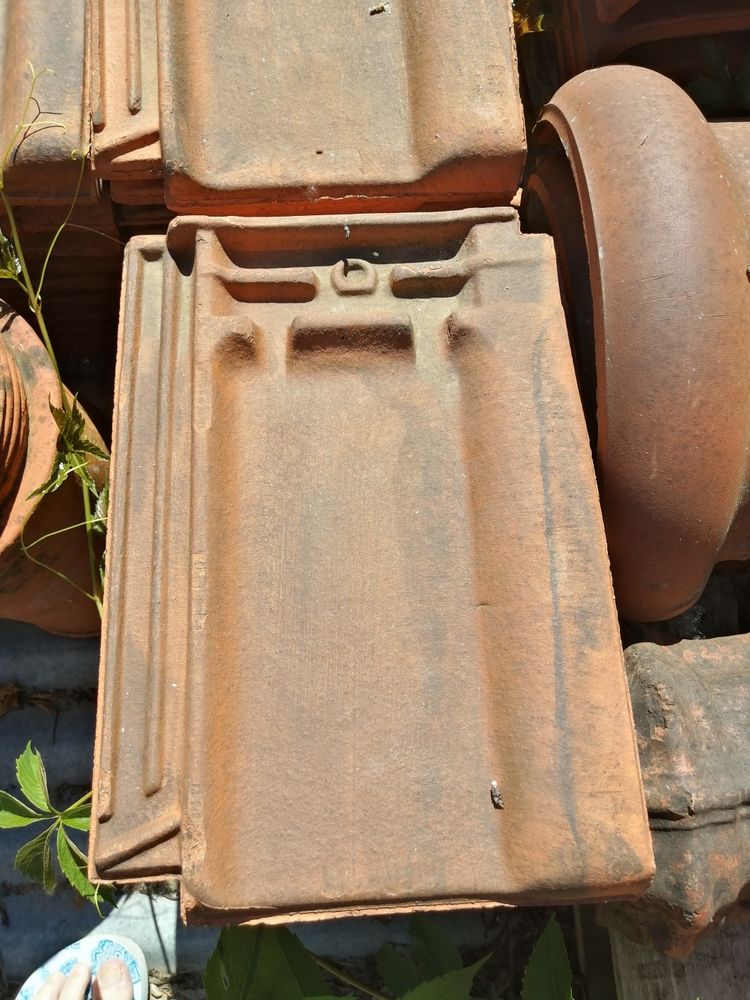 Tuiles anciennes 0 Lurcy-L�vis (03)