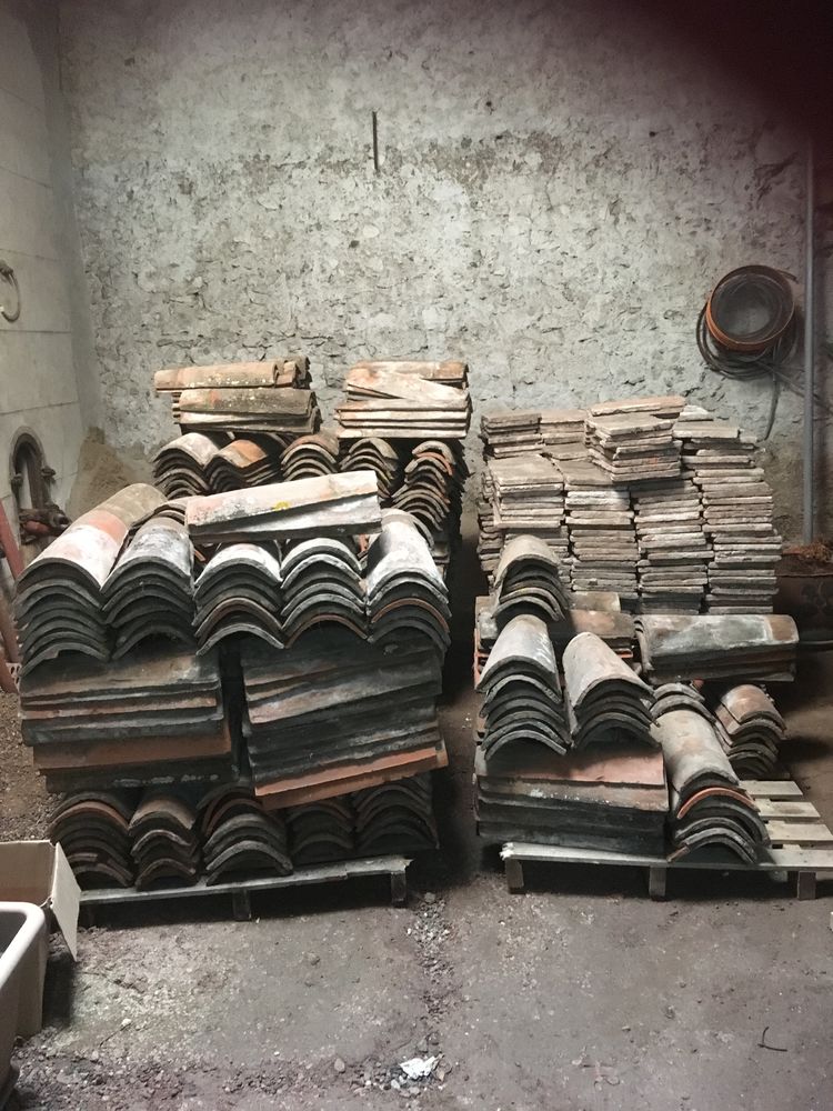 tuiles canal � l ancienne et parefeuille. 0 Agde (34)