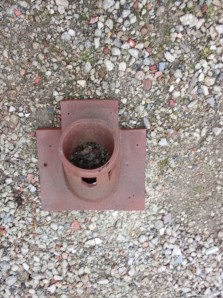 2 tuiles � douille17x27 Doyet rustique 110 Busloup (41)