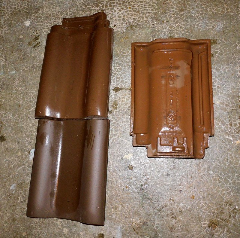 44 tuiles  Panne H2 HUGUENOT  � double bourrelet 350 C�bazat (63)