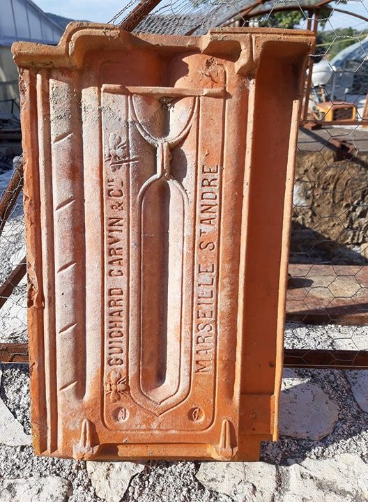 tuiles plates anciennes 1 Hy�res (83)