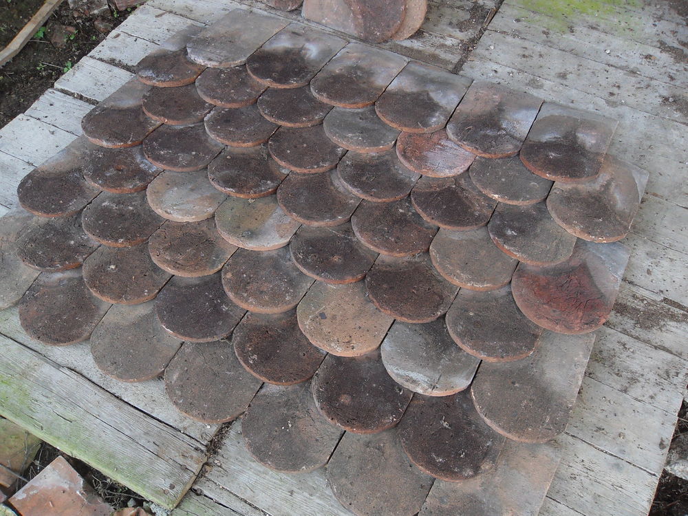 tuiles plates arrondies et �caille anciennes 10 Provins (77)