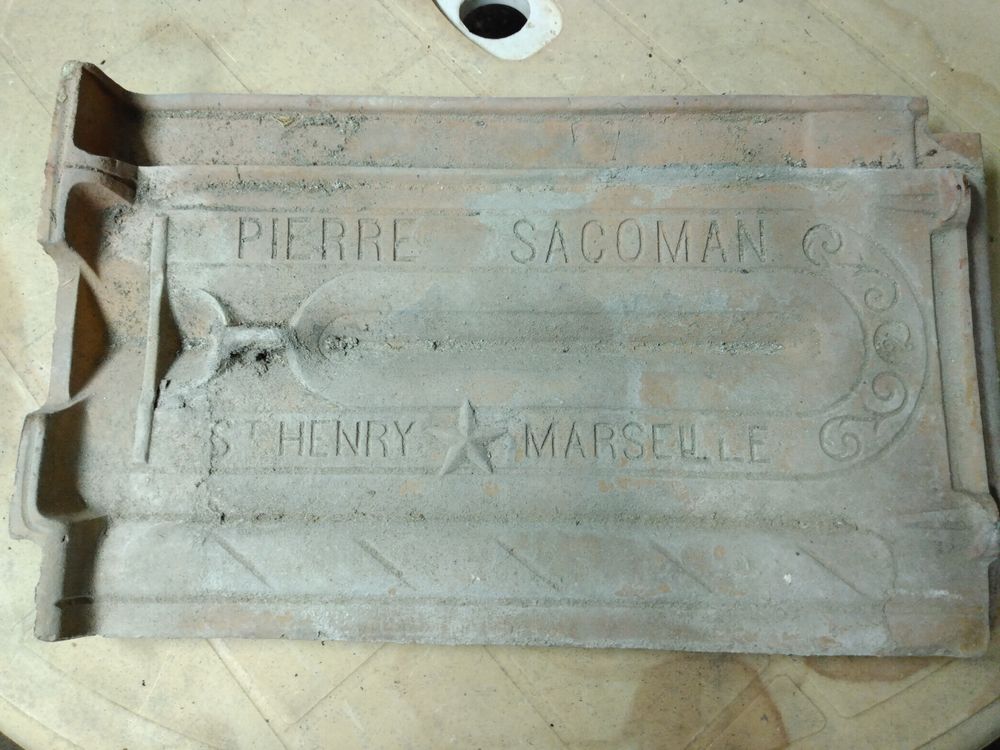Tuiles plates Sacoman Marseille 125 Digne-les-Bains (04)