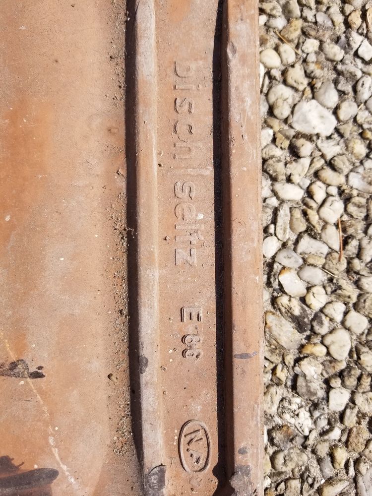 Lot de 750 tuiles terre cuite Bisch Seltz 500 Chatou (78)