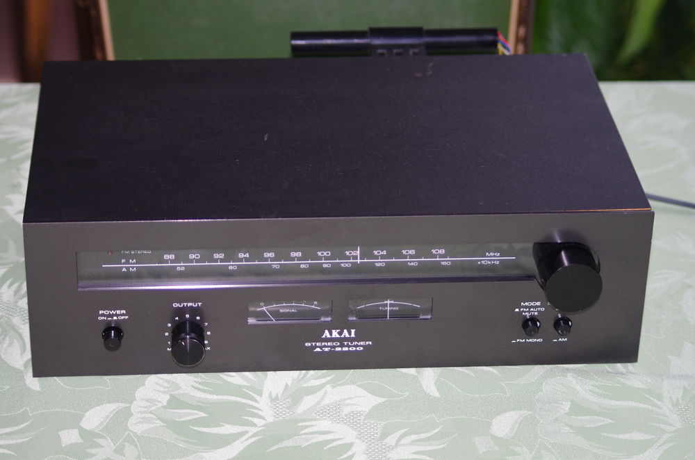 TUNER AKAI - AT2200 - VINTAGE 65 La B�tie-Montgascon (38)