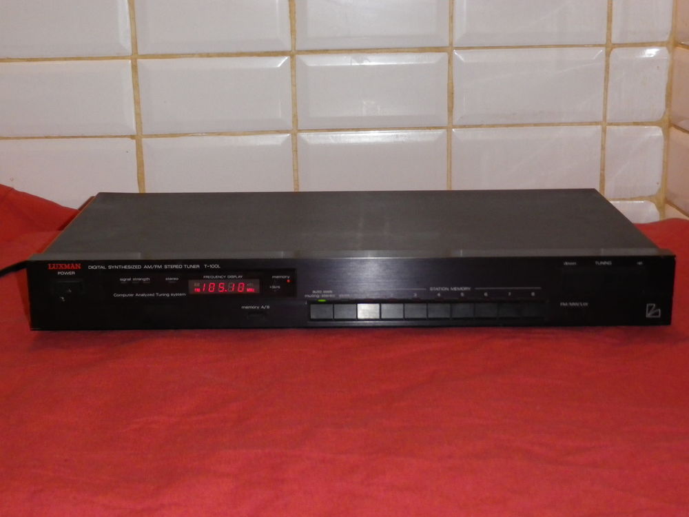 Tuner Luxman T - 100 L Digital Synthesized AM / FM St�r�o 60 Fontenay-le-Fleury (78)
