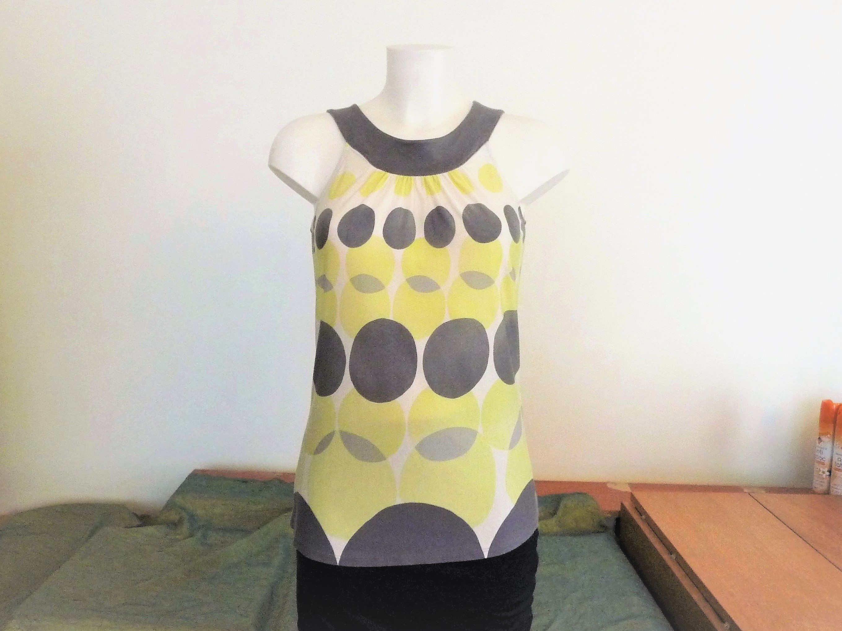 Tunique Blanc avec des Ronds Jaune et Gris Taille 1- Camaieu 3 Paris 15 (75)