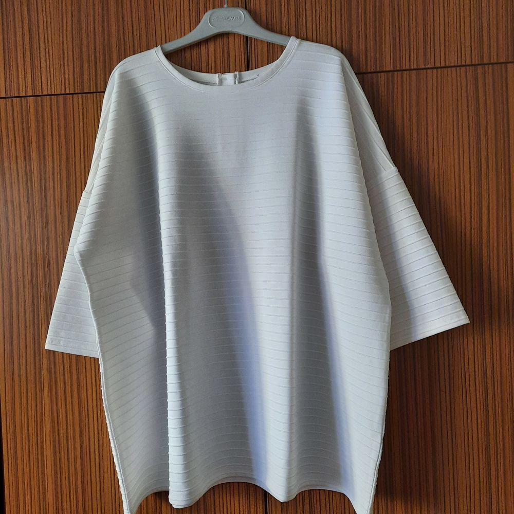 TUNIQUE BLANCHE,  GRANDE TAILLE 40 Sevran (93)