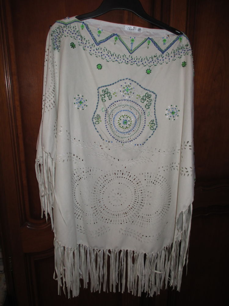 TUNIQUE PONCHO en simili daim
35 Aubignan (84)