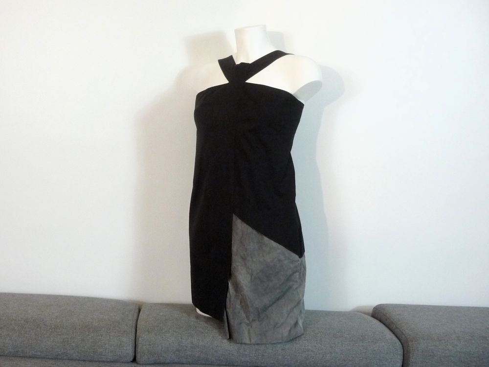 Tunique/ Robe Courte Cintr�e Bi Mati�re Noir et Gris- Dondup 150 Paris 15 (75)